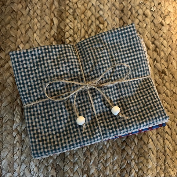 NWOT - Ten Patriotic Flat Quarters-Mix of Cotton and Homespun Material - Picture 2 of 4